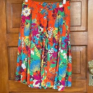 Super cute and fun tropical floral circle skirt with pockets.